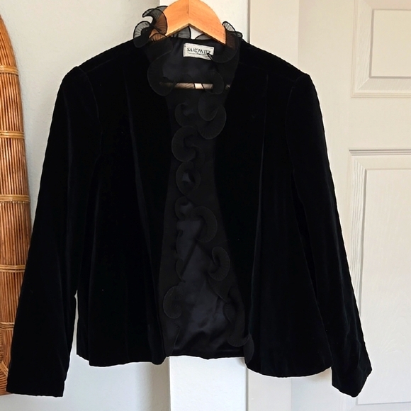 Sakowitz Vintage Black Velvet Ruffle Jacket Blazer Goth - Picture 1 of 6